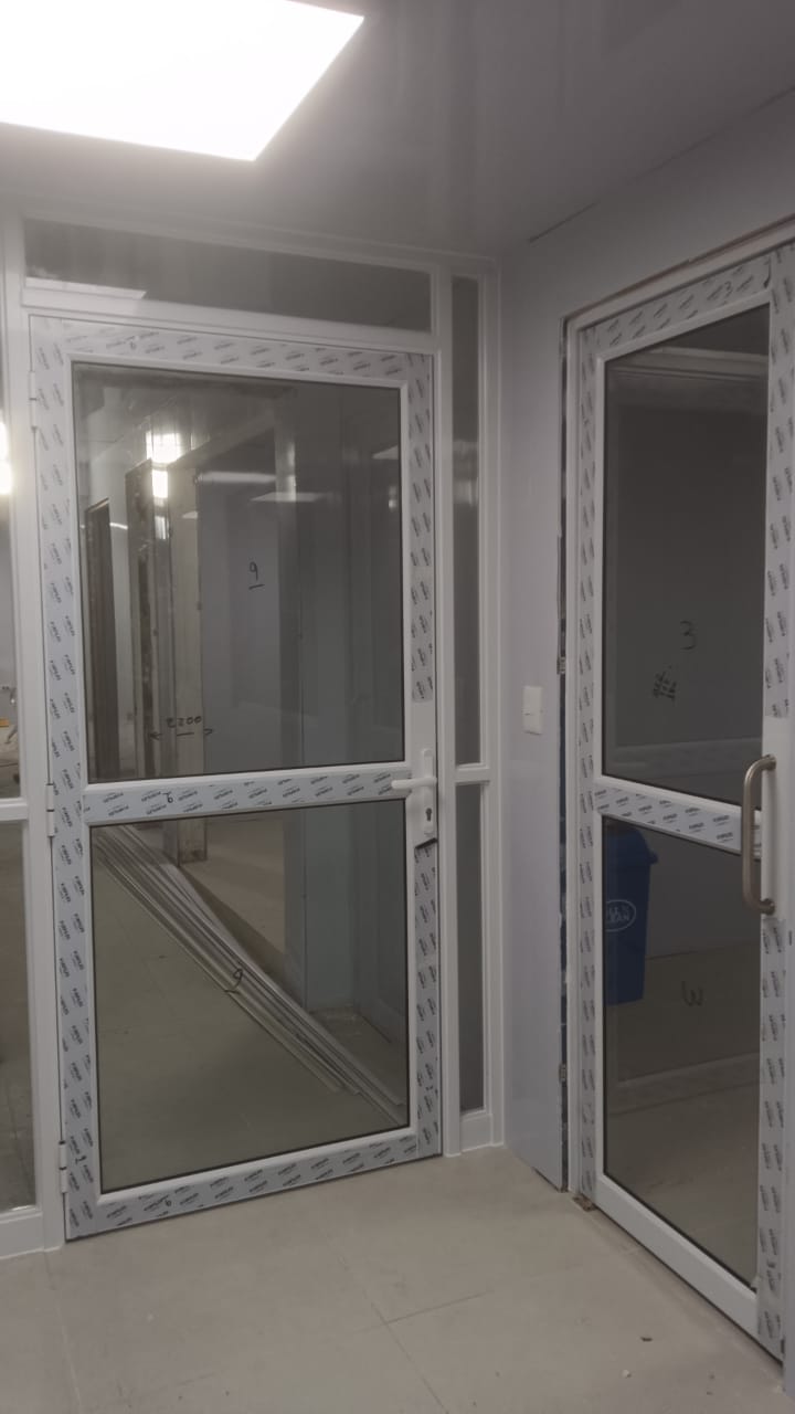 Aluminio y cristal: fotografía 2 del portafolio ReiMart